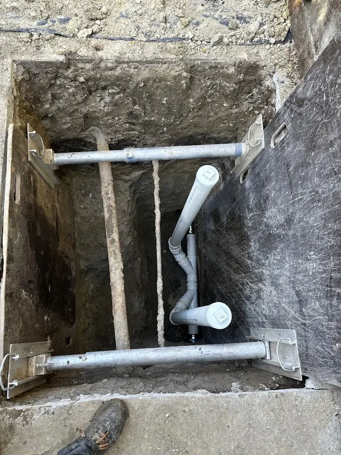 Experienced plumber completing Drain Cleaning work in Moraga